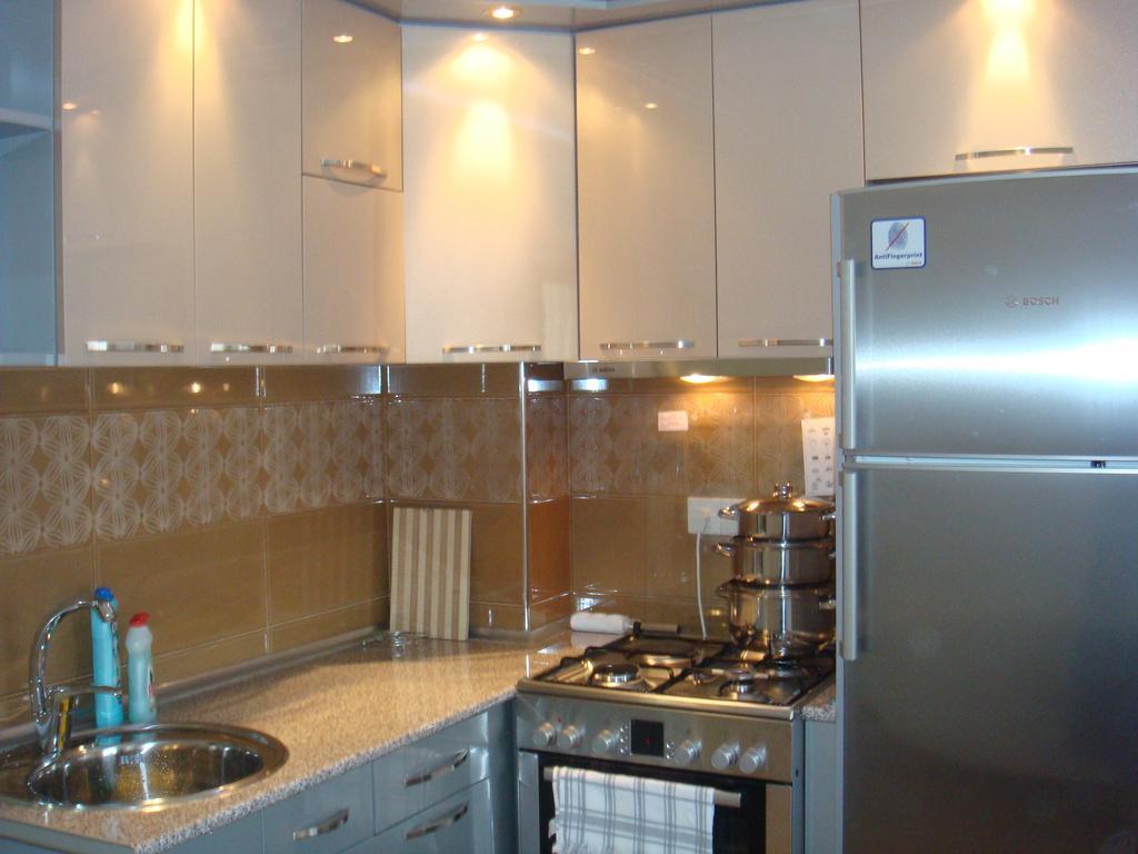 Nino Apartment On Pirosmani บาทูมิ ห้อง รูปภาพ