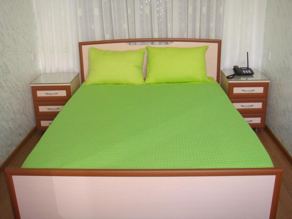 Nino Apartment On Pirosmani บาทูมิ ภายนอก รูปภาพ